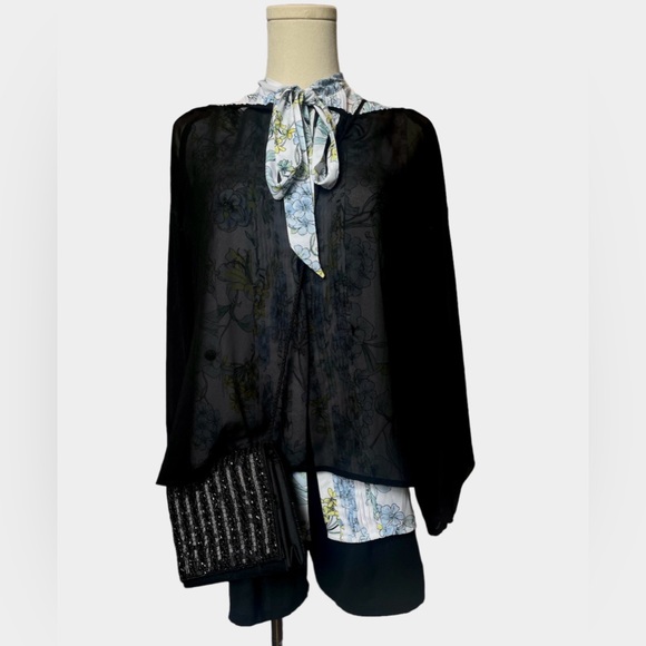 Black blouse - Picture 2 of 2